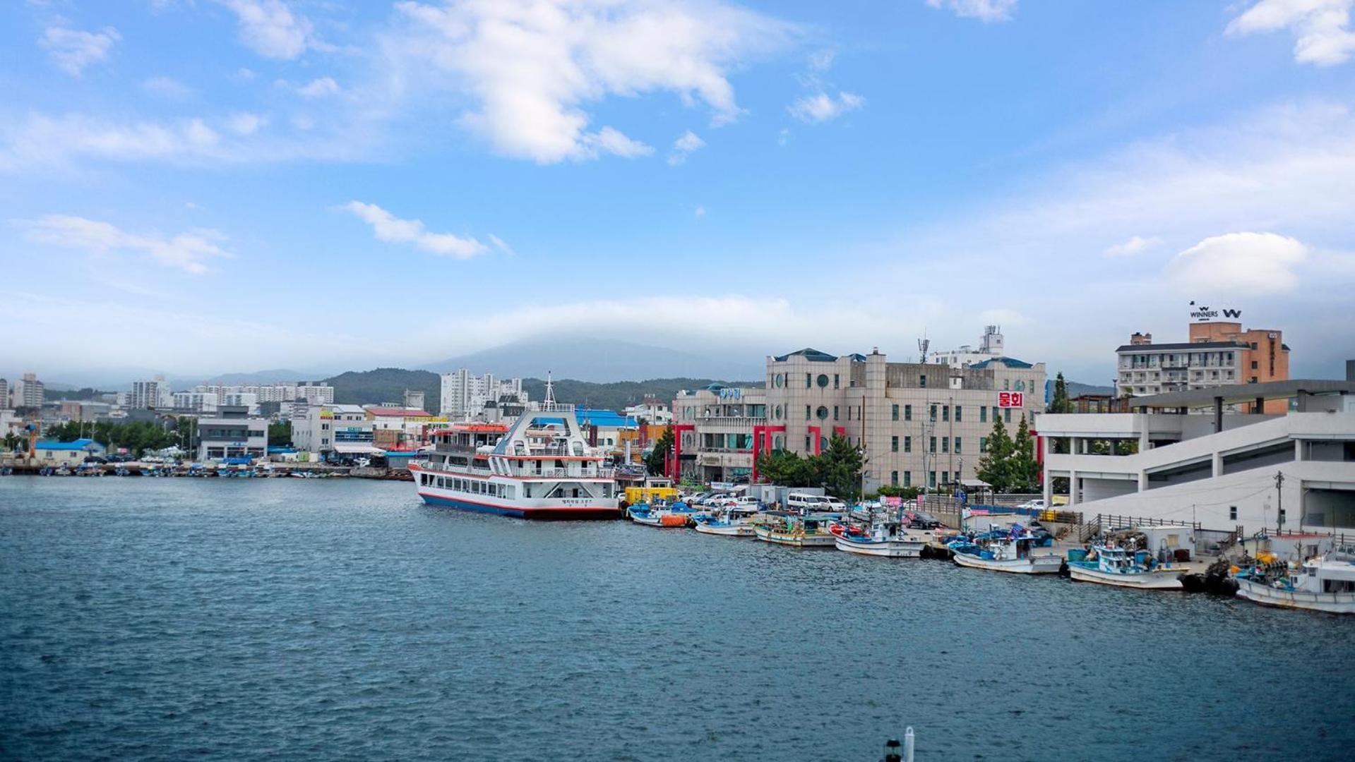 Gangneung Jumunjin Lighthouse Pension ภายนอก รูปภาพ